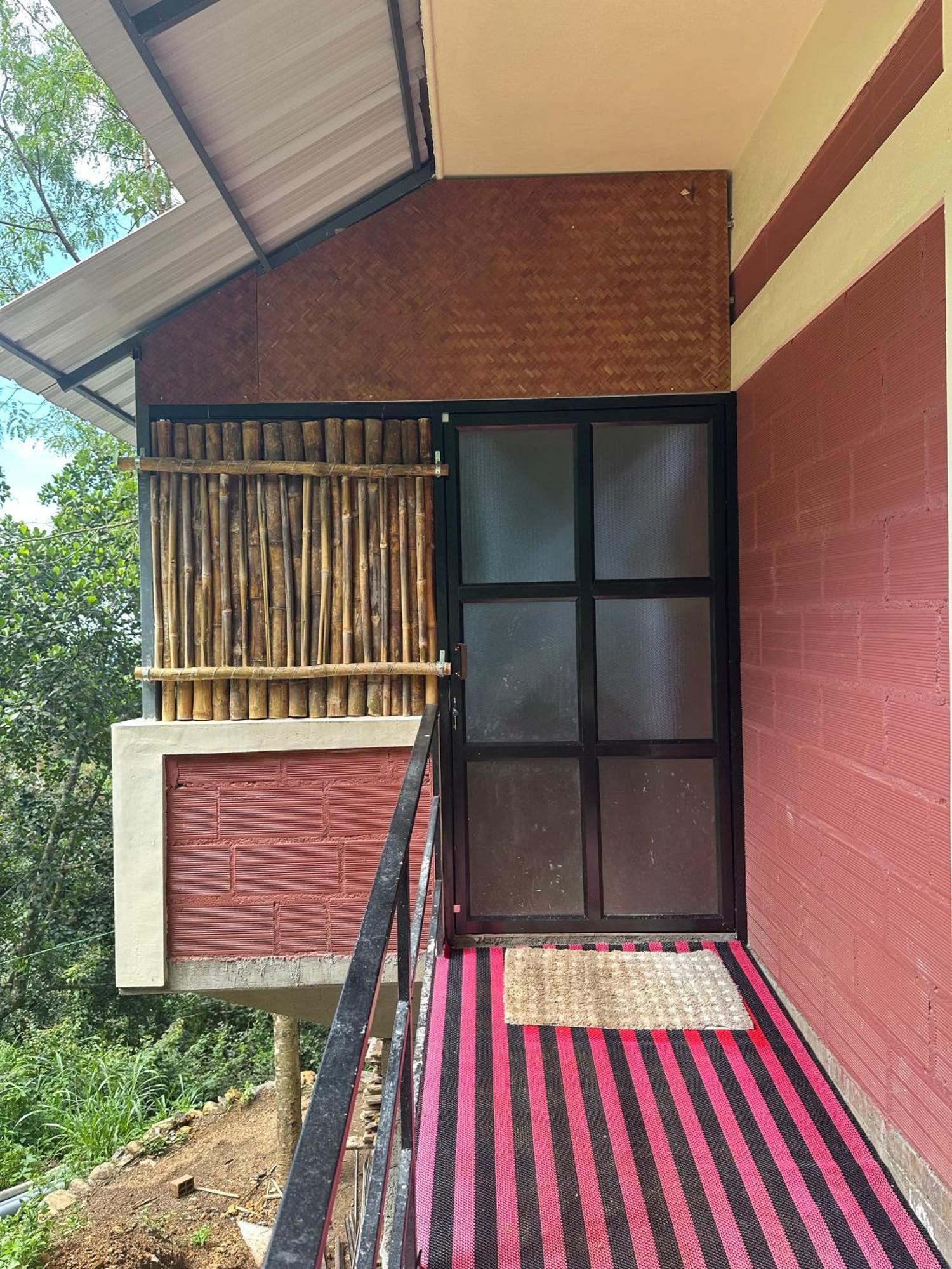Sunset Valley Kerala Pool Resort - Serene Natural Forest Cottage Stay In Idukki With Sunrise & Sunset Panoramas, Natural Streams & Tranquil Summer Evenings Pirmed ภายนอก รูปภาพ