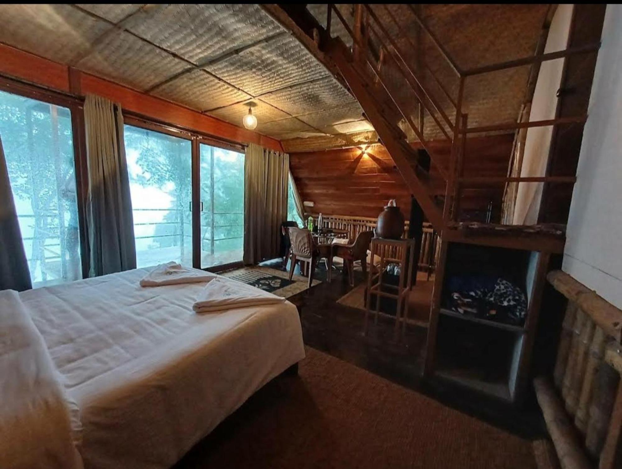 Sunset Valley Kerala Pool Resort - Serene Natural Forest Cottage Stay In Idukki With Sunrise & Sunset Panoramas, Natural Streams & Tranquil Summer Evenings Pirmed ภายนอก รูปภาพ