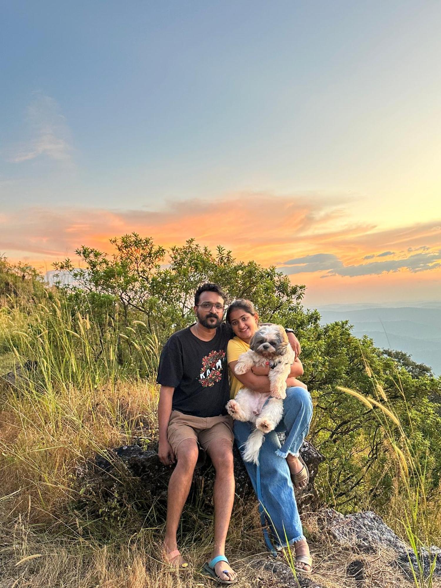 Sunset Valley Kerala Pool Resort - Serene Natural Forest Cottage Stay In Idukki With Sunrise & Sunset Panoramas, Natural Streams & Tranquil Summer Evenings Pirmed ภายนอก รูปภาพ