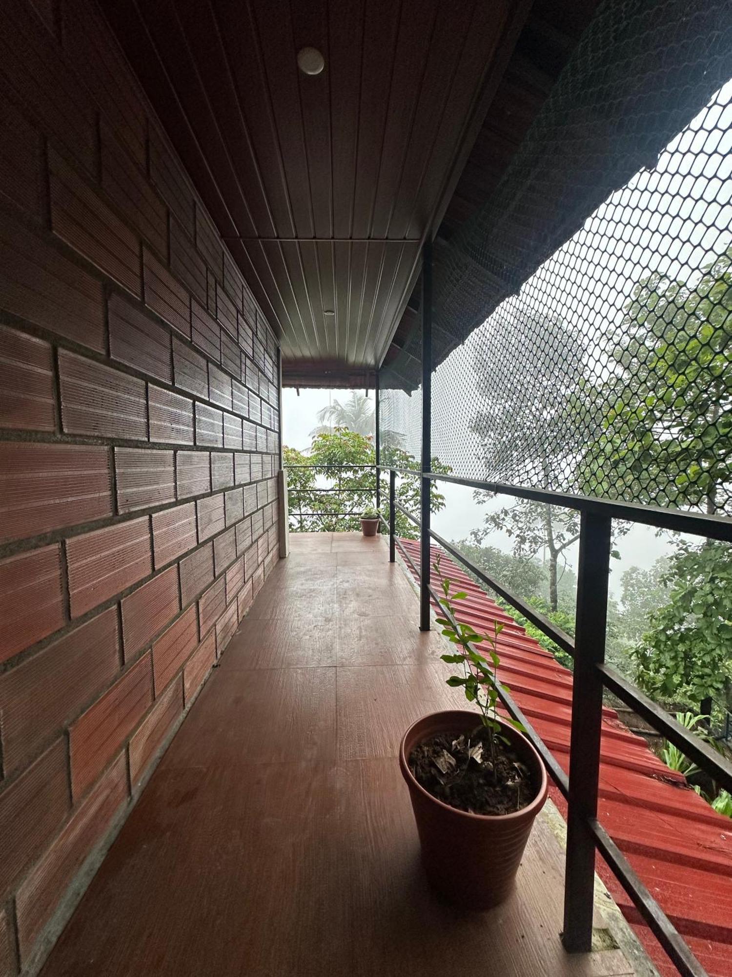 Sunset Valley Kerala Pool Resort - Serene Natural Forest Cottage Stay In Idukki With Sunrise & Sunset Panoramas, Natural Streams & Tranquil Summer Evenings Pirmed ภายนอก รูปภาพ