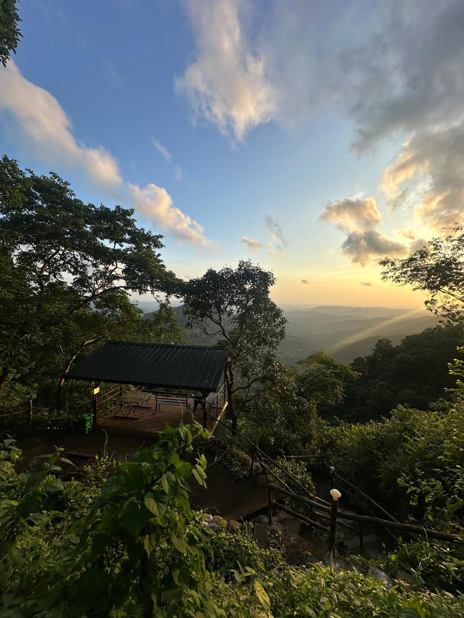 Sunset Valley Kerala Pool Resort - Serene Natural Forest Cottage Stay In Idukki With Sunrise & Sunset Panoramas, Natural Streams & Tranquil Summer Evenings Pirmed ภายนอก รูปภาพ