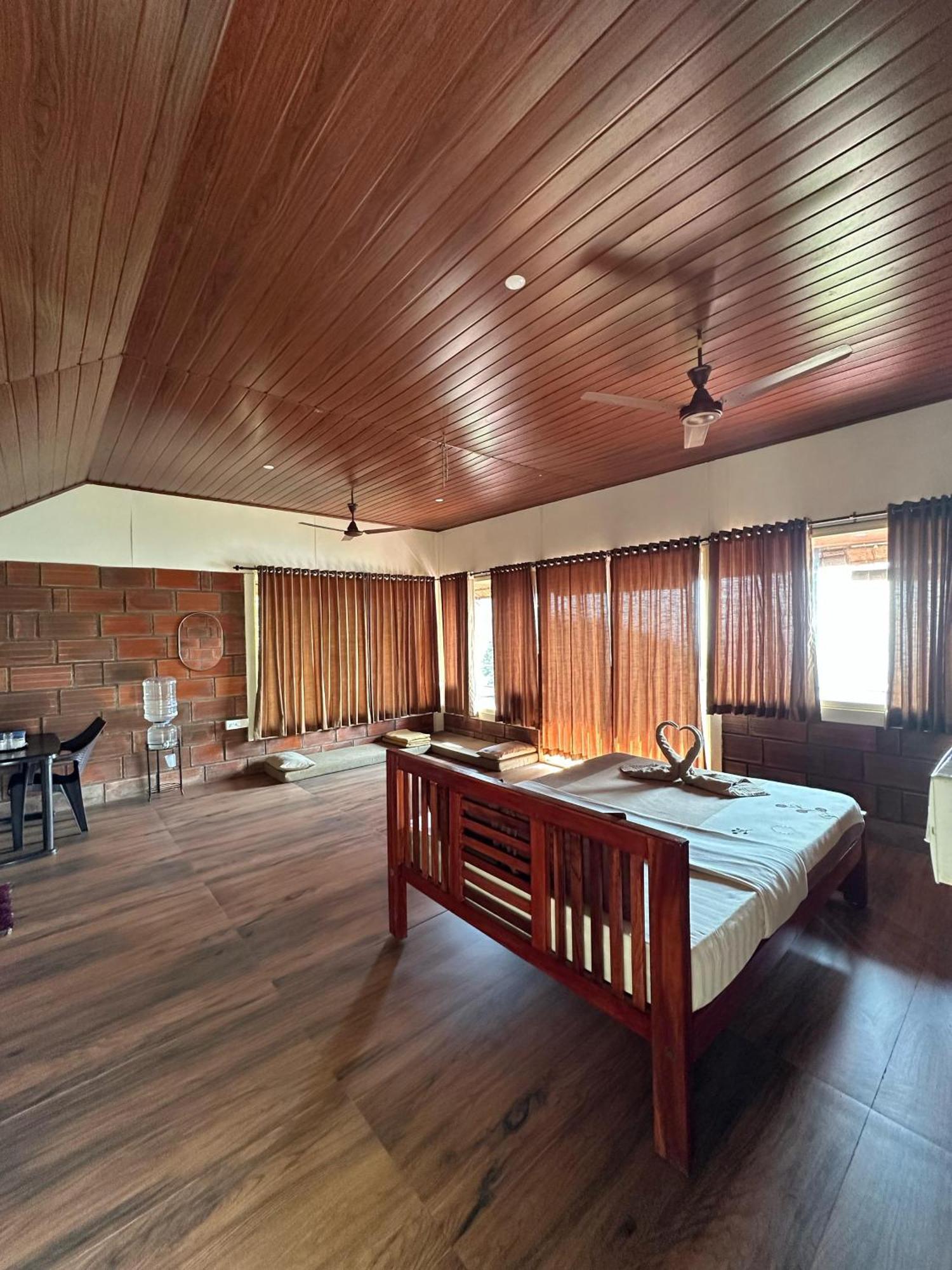 Sunset Valley Kerala Pool Resort - Serene Natural Forest Cottage Stay In Idukki With Sunrise & Sunset Panoramas, Natural Streams & Tranquil Summer Evenings Pirmed ภายนอก รูปภาพ