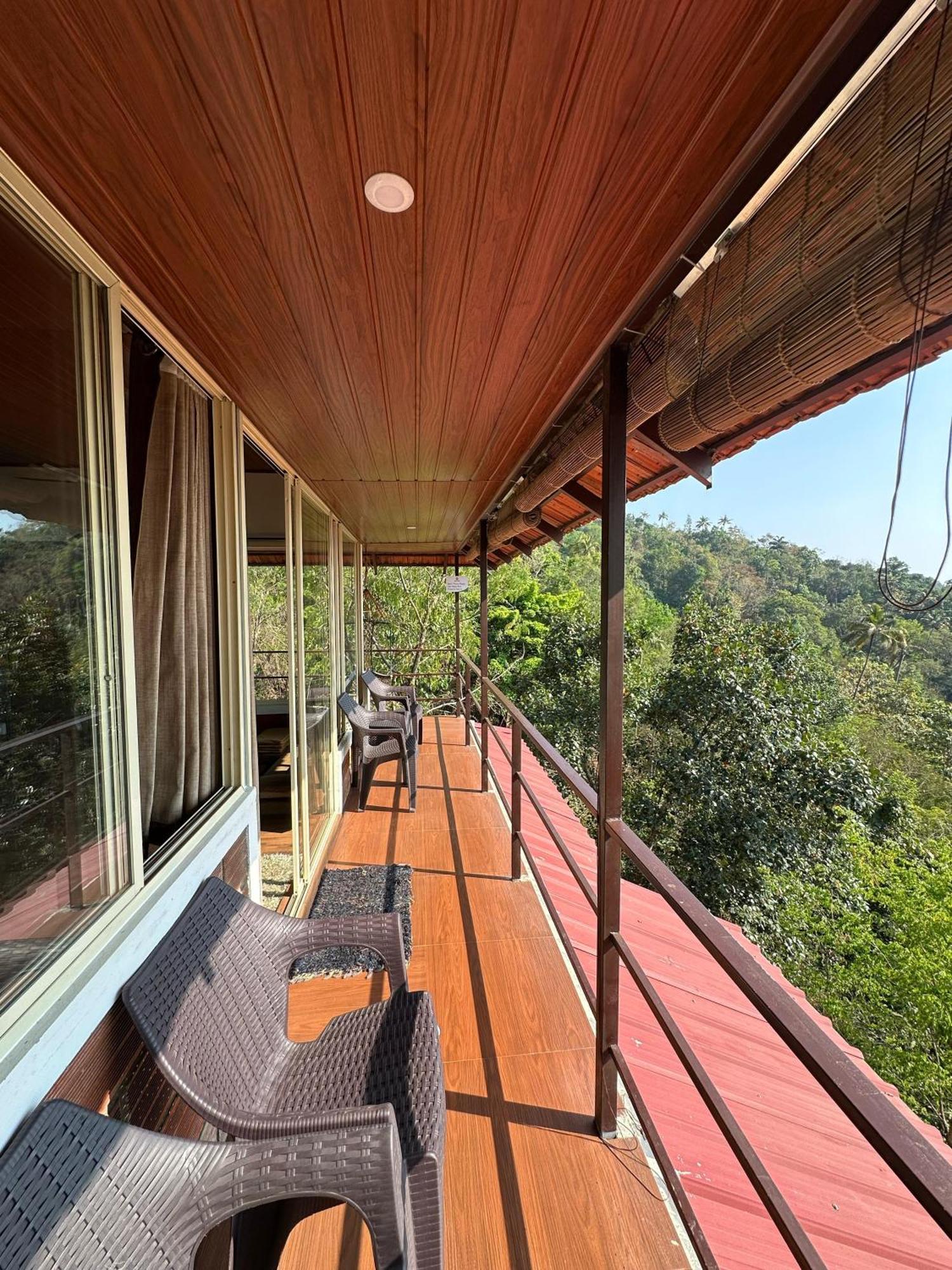 Sunset Valley Kerala Pool Resort - Serene Natural Forest Cottage Stay In Idukki With Sunrise & Sunset Panoramas, Natural Streams & Tranquil Summer Evenings Pirmed ภายนอก รูปภาพ